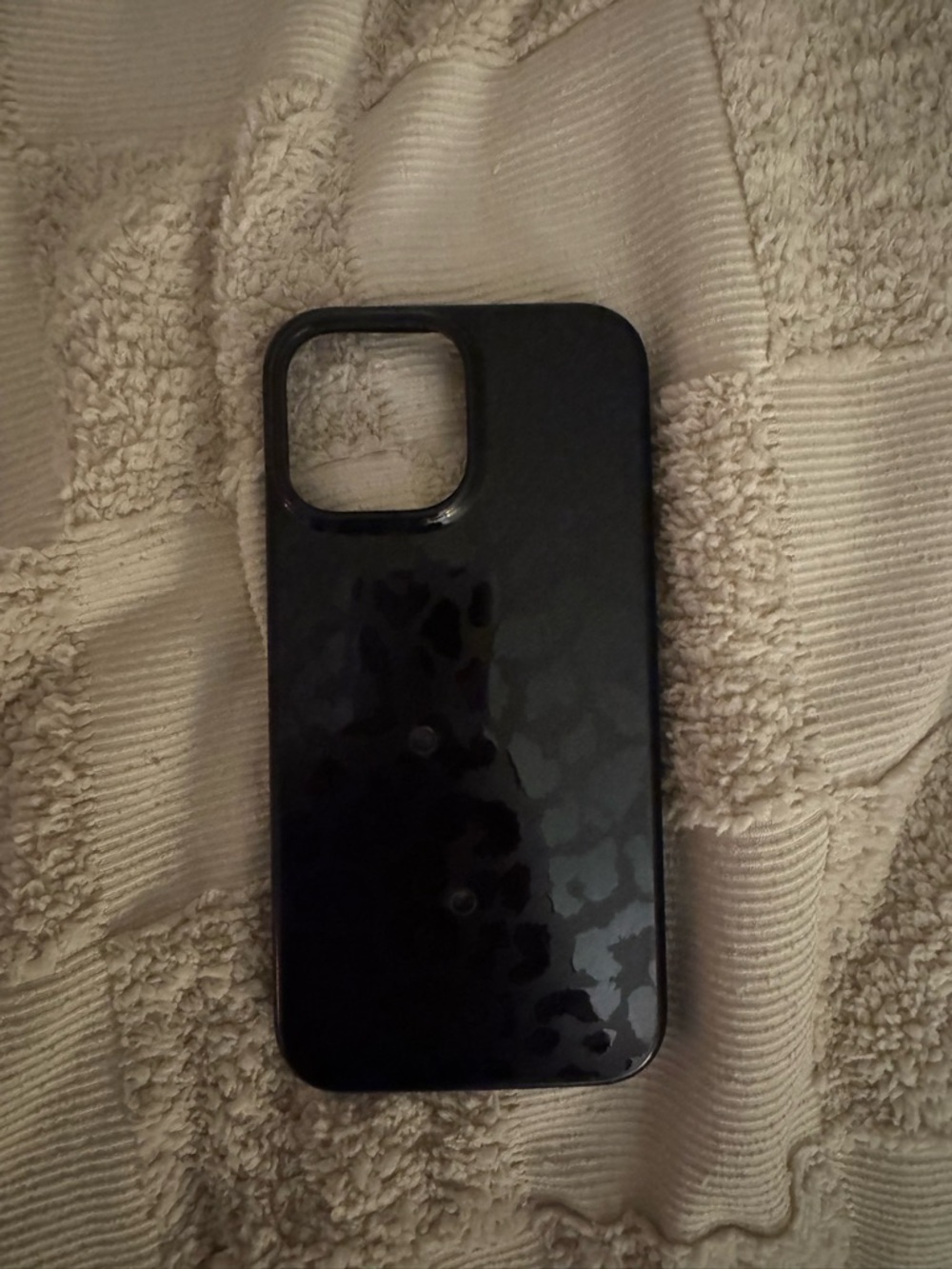 Loopy Case Black Glossy Leopard Print Phone Case iPhone 15 pro max